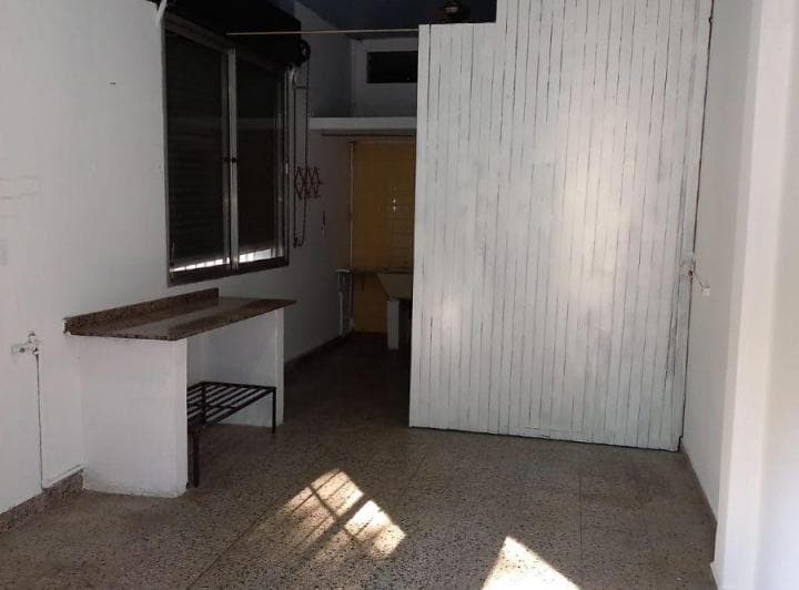 Local Esquina 20 m² Frente Hospital Italiano - 5
