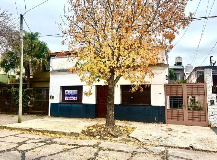 Casa Tipo PH Al Frente a Reciclar Y/o Refaccionar - 2
