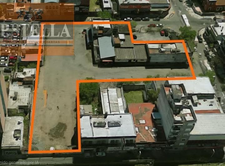 Fracción Comercial de 3.954 m² con Frente a 3 Calles en Moron Centro - 4