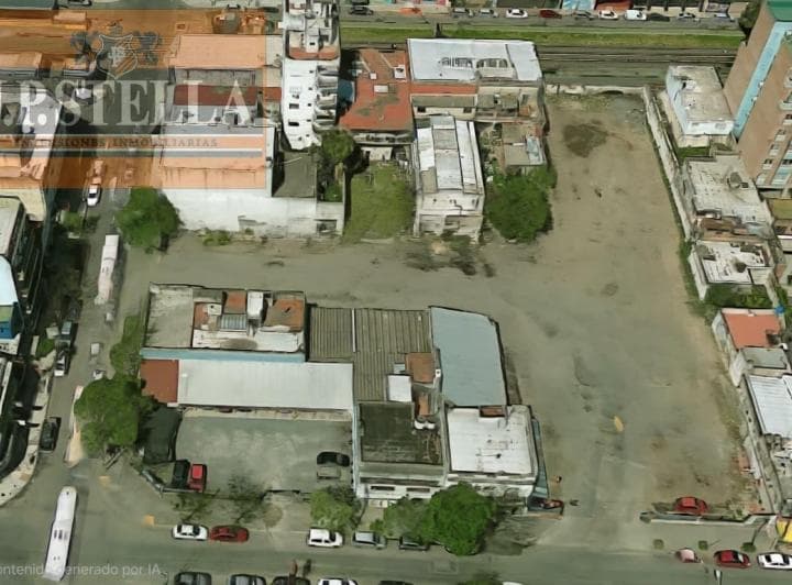 Fracción Comercial de 3.954 m² con Frente a 3 Calles en Moron Centro - 5