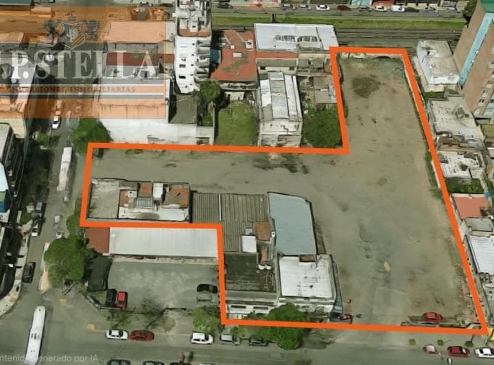 Fracción Comercial de 3.954 m² con Frente a 3 Calles en Moron Centro - 3