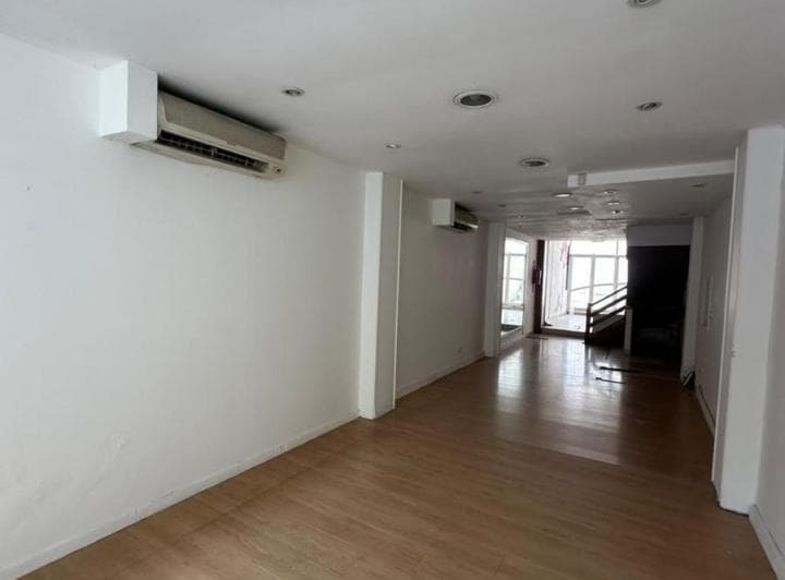 Venta Local Comercial con Patio Balcon Al Frente Centro - 3