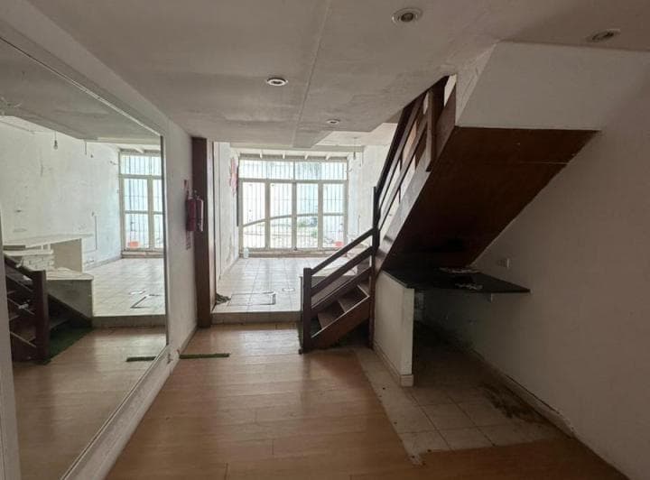 Venta Local Comercial con Patio Balcon Al Frente Centro - 4