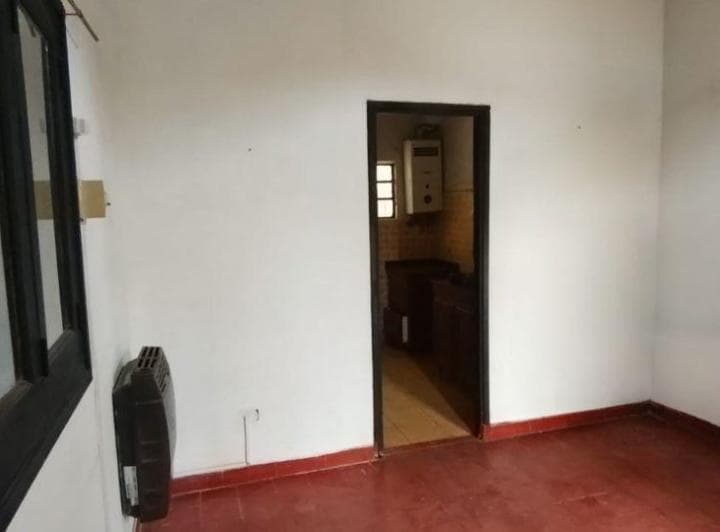 Venta Casa con Garage y Lote de 380 m² a Pocas Cuadras de La Estación de Alejandro Korn - 4