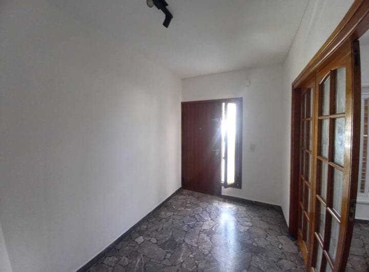 Oficina Para Uso Profesional Y/o Comercial. Planta Baja con Entrada Independiente. - 3