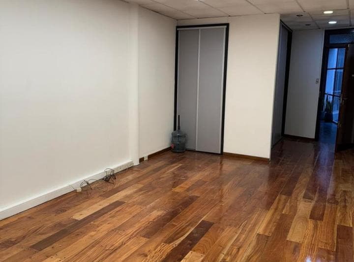 Venta - Oficina Al Frente Sobre Av Mitre - 4