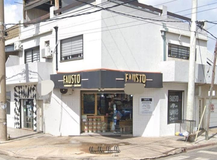 Local Esquina Sobre Calle Aguero Comercial - 2