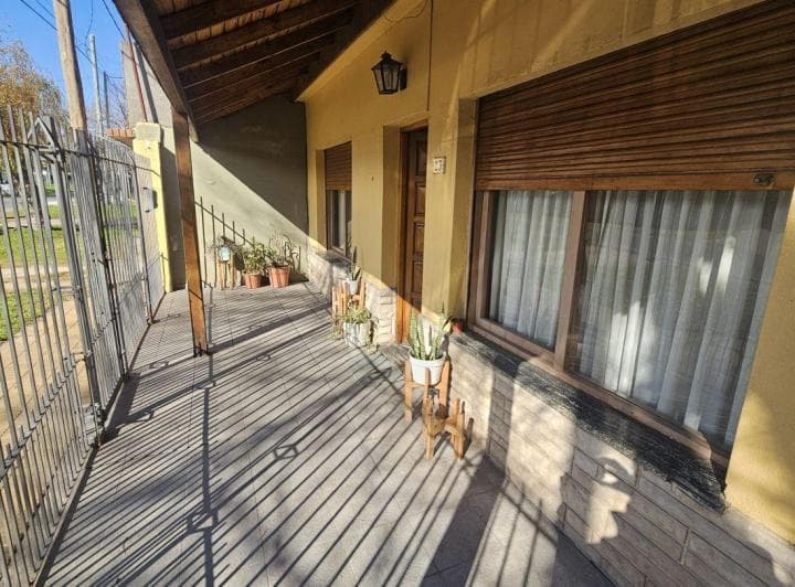 Venta de Casa 2 Dorm., La Plata. - 2