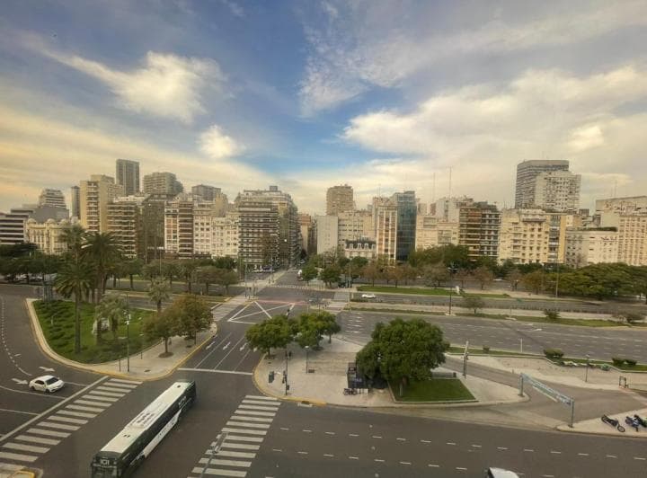 Gran Oficina Ubicada en Torre con Excelentes Vistas a La Av 9 de Julio, Retiro! - 5