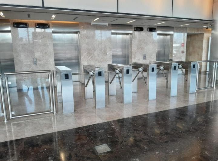 Alquiler - Oficina a + - Saavedra - Dot - 1540 m² - 15 Cocheras - Piso Completo - Alto - 4