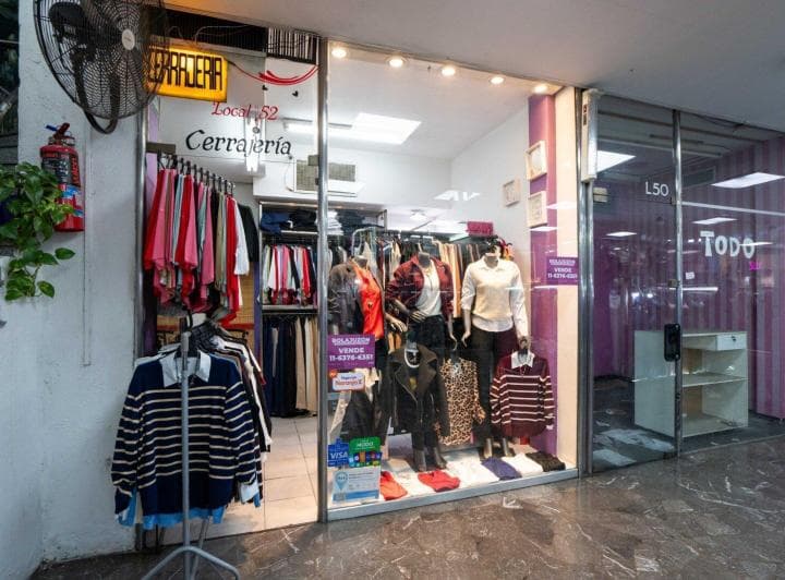 Venta Local Comercial con Depósito en Galería del Sol - 2
