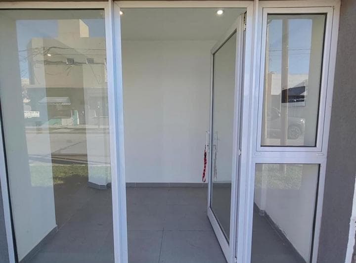 Venta Local a Estrenar Ante Esquina en Lujan - 3