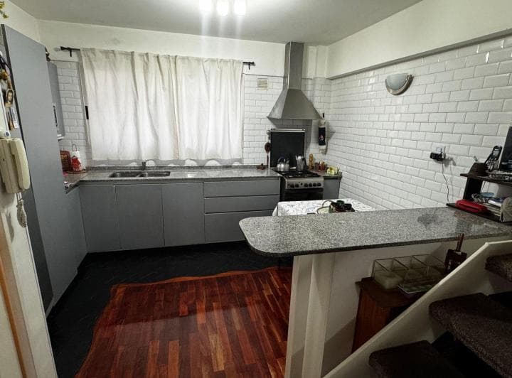 Hermoso PH en Triplex con Terraza Privada y Entorno Verde - 4