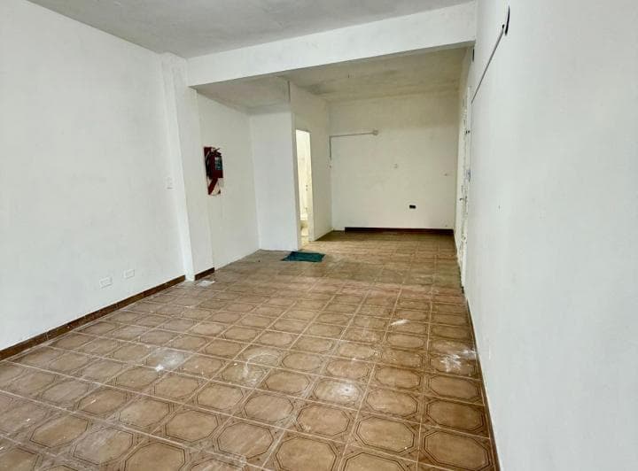 Ubicación Estratégica! - Excelente Local Comercial Doble Vidriera - 32 m² - Mataderos - 4