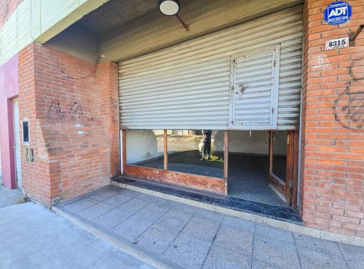 Local de 20 m² - Ayolas y Av Polonia - 2