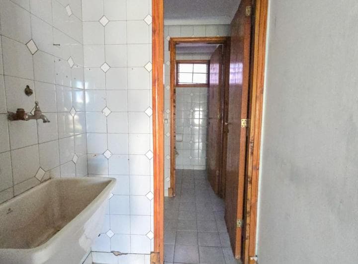 Local de 20 m² - Ayolas y Av Polonia - 5