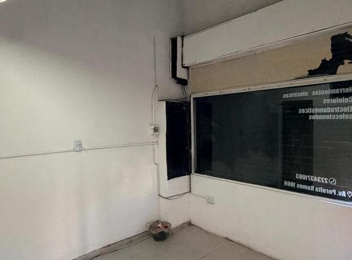 Local 21 m² - Av Jacinto Peralta Ramos y San Salvador - 3