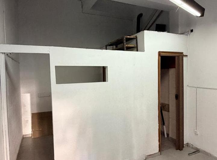 Local 21 m² - Av Jacinto Peralta Ramos y San Salvador - 2