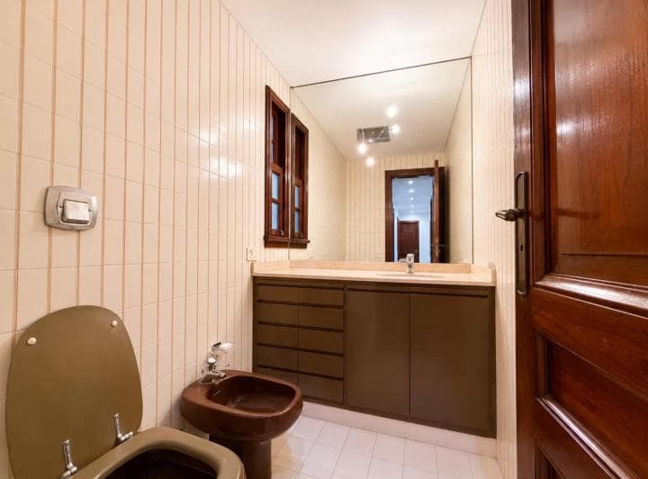 Chalet de 7 Ambientes con Parque, Piscina y Cocheras - 5