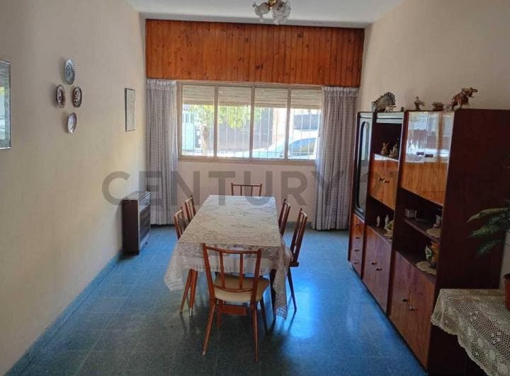 Venta Casa con Patio, Jardin, Terraza, Local Y/o Garage. - 4