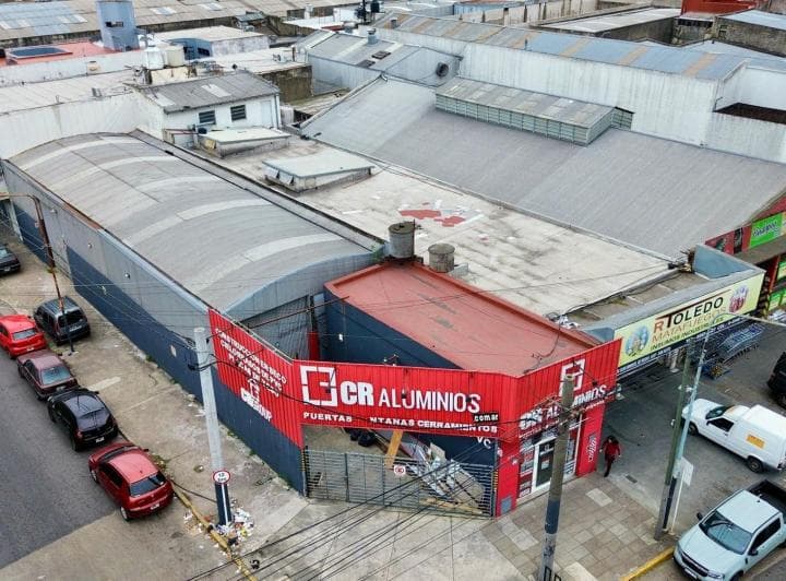Excelente Local Comercial con Galpón/depósito - 3