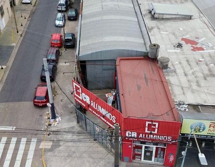 Excelente Local Comercial con Galpón/depósito - 2