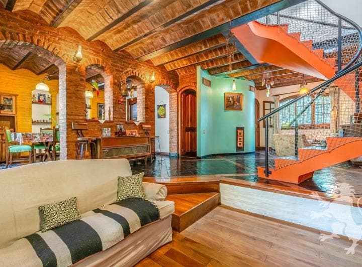 Casa en Alquiler - 5 Amb - Piscina - Parrilla - Suite - Garage 2 Autos - Villa Urquiza - 4