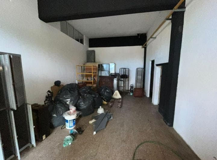 Local Comercial de 30 m² con Baño y Pequeña Cocina. - 2