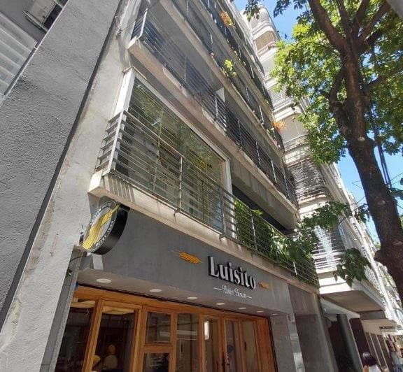 Oportunidad - Hermosa Oficina con Patio - Luminosa y Moderna - Inmejorable Ubicación - 2
