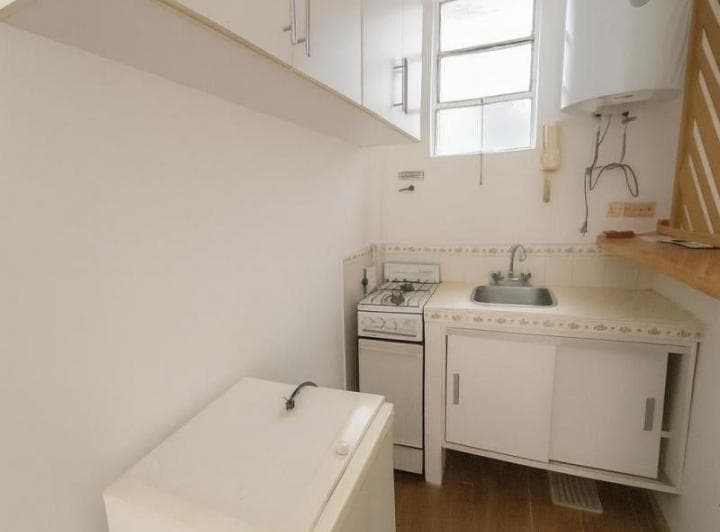 Rodriguez Peña - Santa Fe Contrafrente Muy Luminoso, Techos Altos, Baño y Cocina - 5