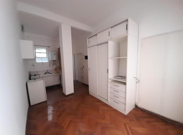 Rodriguez Peña - Santa Fe Contrafrente Muy Luminoso, Techos Altos, Baño y Cocina - 3