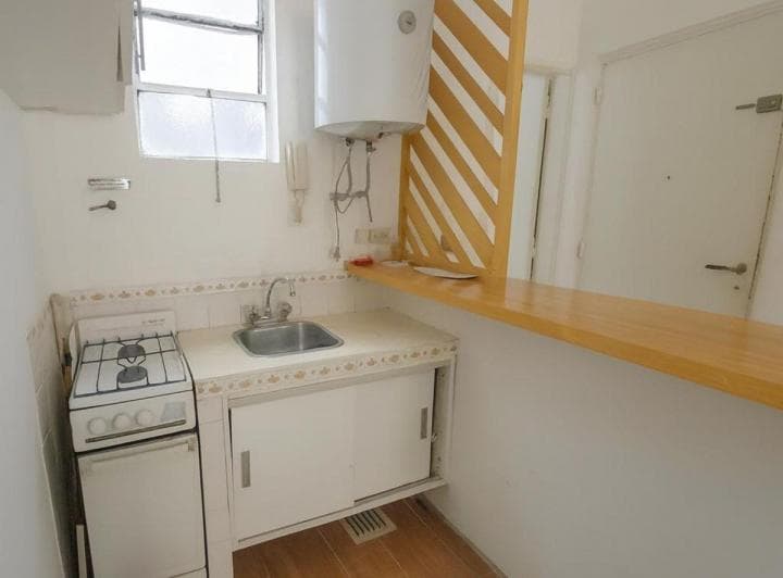 Rodriguez Peña - Santa Fe Contrafrente Muy Luminoso, Techos Altos, Baño y Cocina - 4