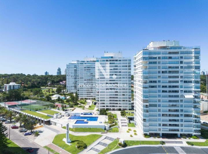 En Venta Apartamento de 2 Dorm. y Medio en Mansa, Punta del Este - 4