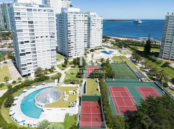En Venta Apartamento de 2 Dorm. y Medio en Mansa, Punta del Este - 3