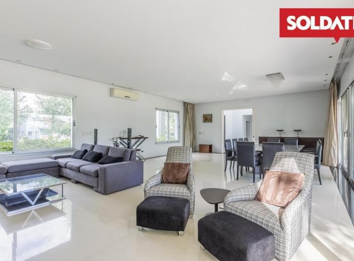 Excelente Casa en Venta/alquiler con Muebles. 5 Suites. Piscina. Golf - 5