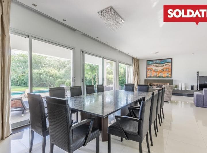 Excelente Casa en Venta/alquiler con Muebles. 5 Suites. Piscina. Golf - 2