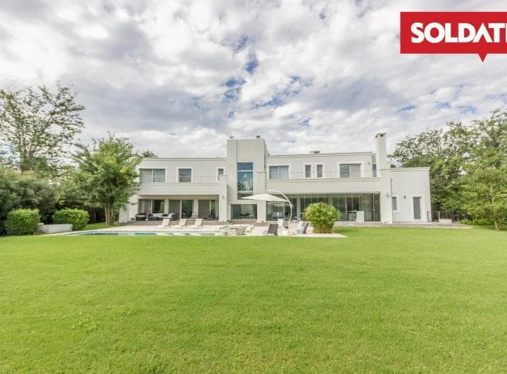 Excelente Casa en Venta/alquiler con Muebles. 5 Suites. Piscina. Golf - 4