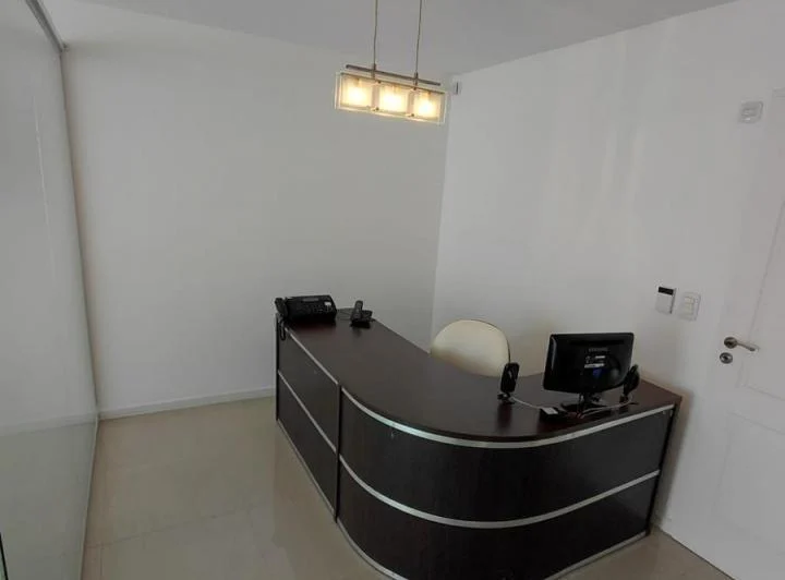 Alquiler Departamento 2 Ambientes con Balcón y Cochera Uso Profesional en Moron - 2