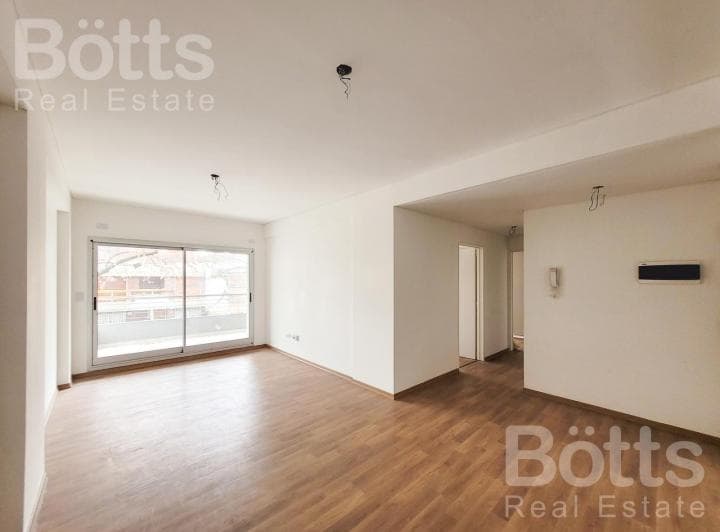 Venta Departamento 3 Ambientes. Frente. Balcón. Patio. Villa Devoto - 3