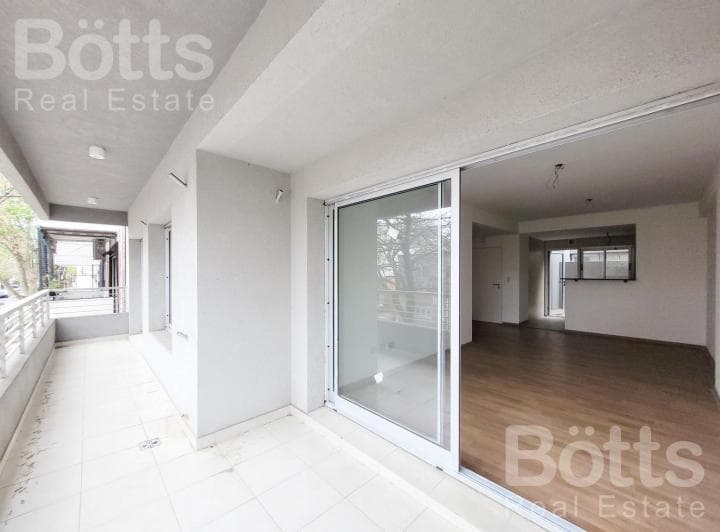 Venta Departamento 3 Ambientes. Frente. Balcón. Patio. Villa Devoto - 2
