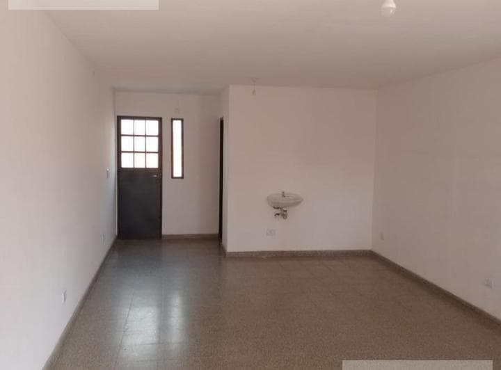 Alquiler – Local Comercial de 25 m² con Patio Sobre Av Santa Ana, Excelente Ubicación - 2