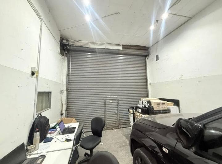 Local Comercial / Galpon con Garage a La Calle Mas Oficinas en Villa Crespo - 3