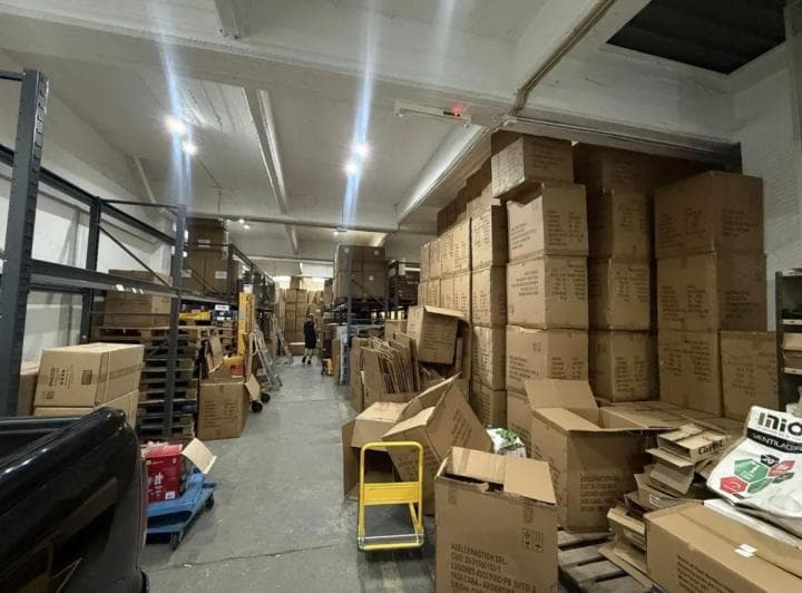 Local Comercial / Galpon con Garage a La Calle Mas Oficinas en Villa Crespo - 2