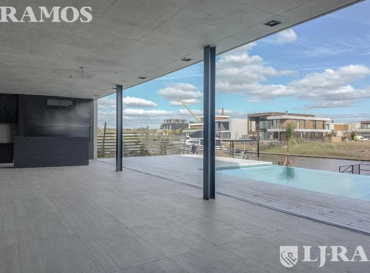 Casa Sobre Lote Al Rio en Venta en El Yacht, Nordelta - 2
