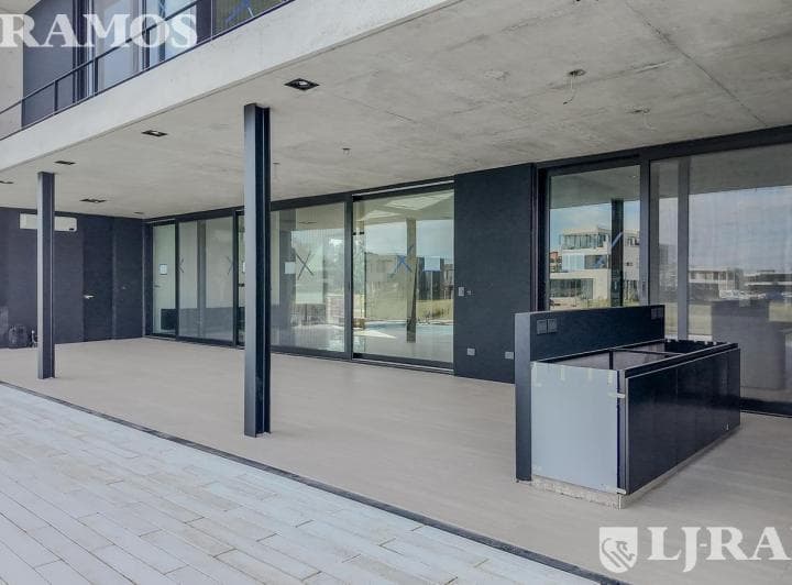 Casa Sobre Lote Al Rio en Venta en El Yacht, Nordelta - 4