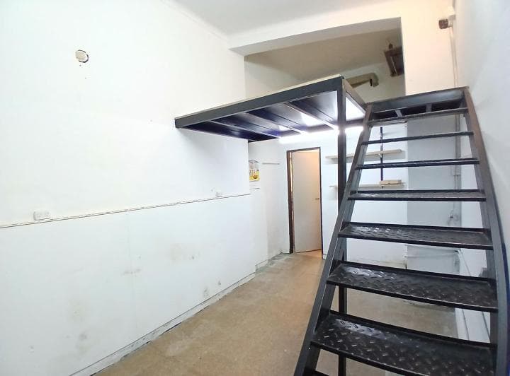 Excelente Local a La Calle C/ent. Piso. a m de Av Rivadavia - 5