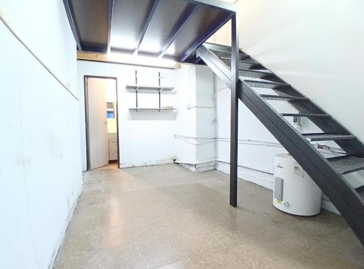 Excelente Local a La Calle C/ent. Piso. a m de Av Rivadavia - 2