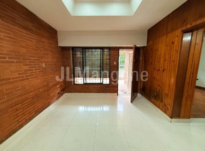 Casa 3 Ambientes con Cocheras y Patio - 4