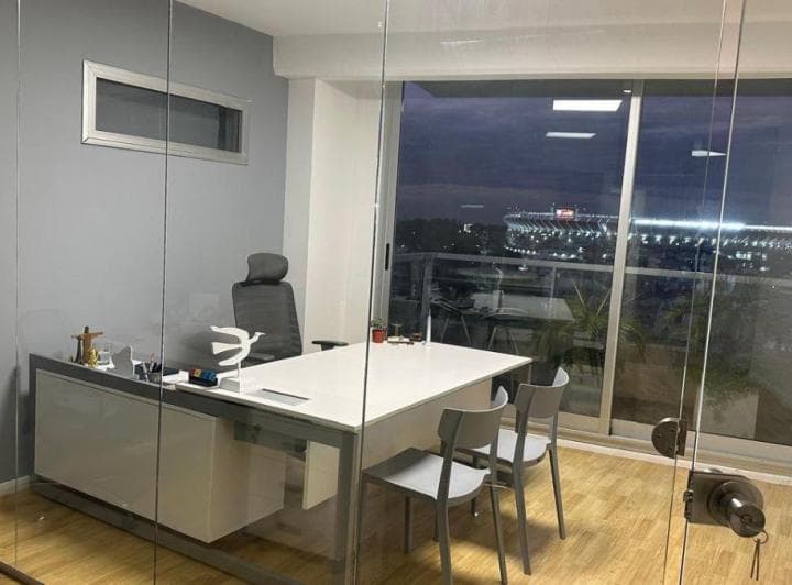 Cervi Alquila · Oficina de 100 m² en Libertador y Udaondo · Vista Al Río y a River - 2