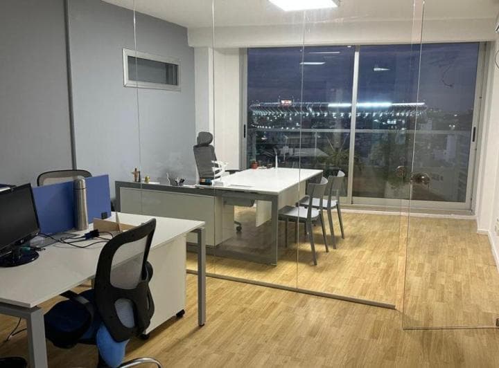 Cervi Alquila · Oficina de 100 m² en Libertador y Udaondo · Vista Al Río y a River - 3